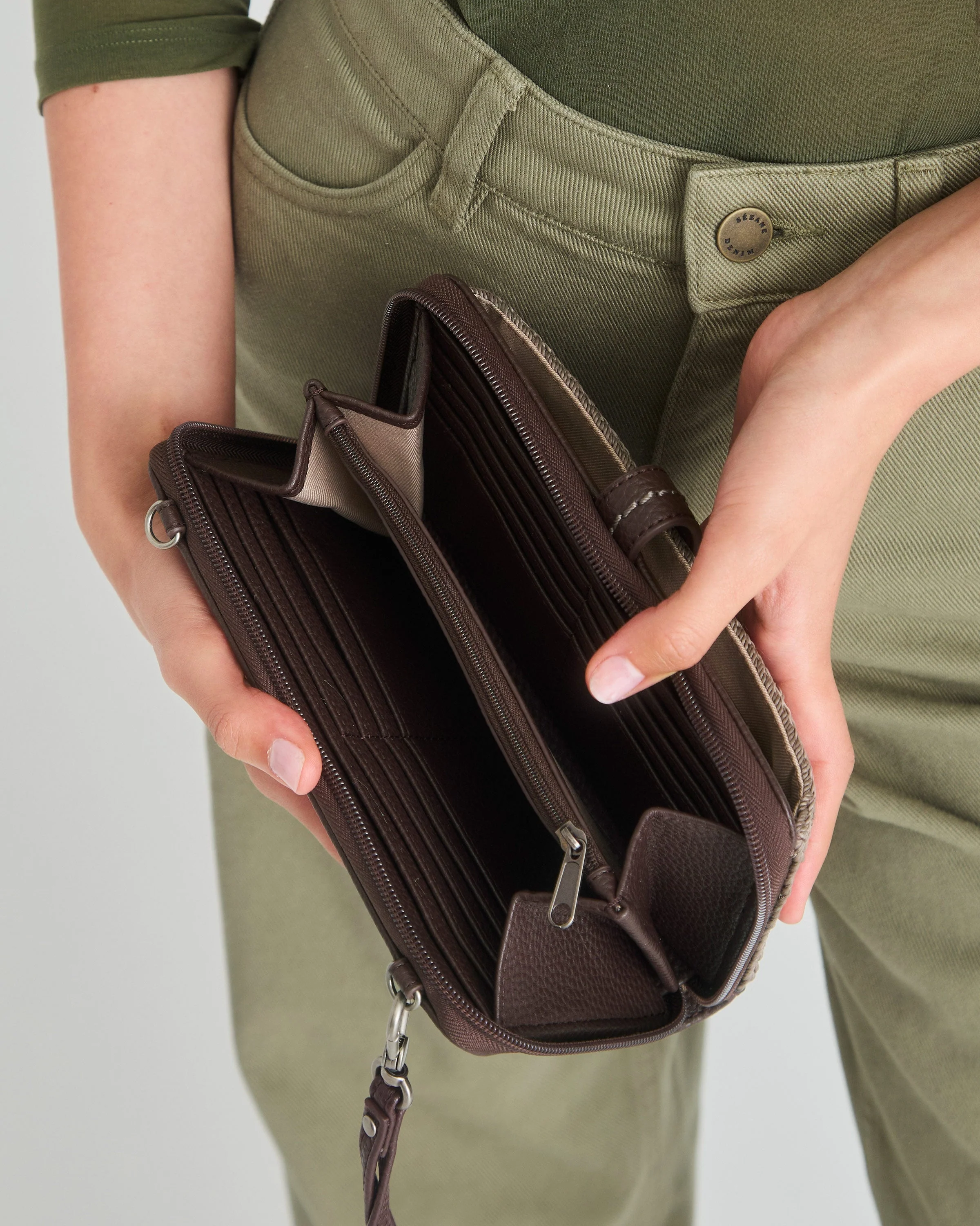 Iris Smartphone Wallet - Hand Crochet - Mushroom Cozy Weave - Mycitystee