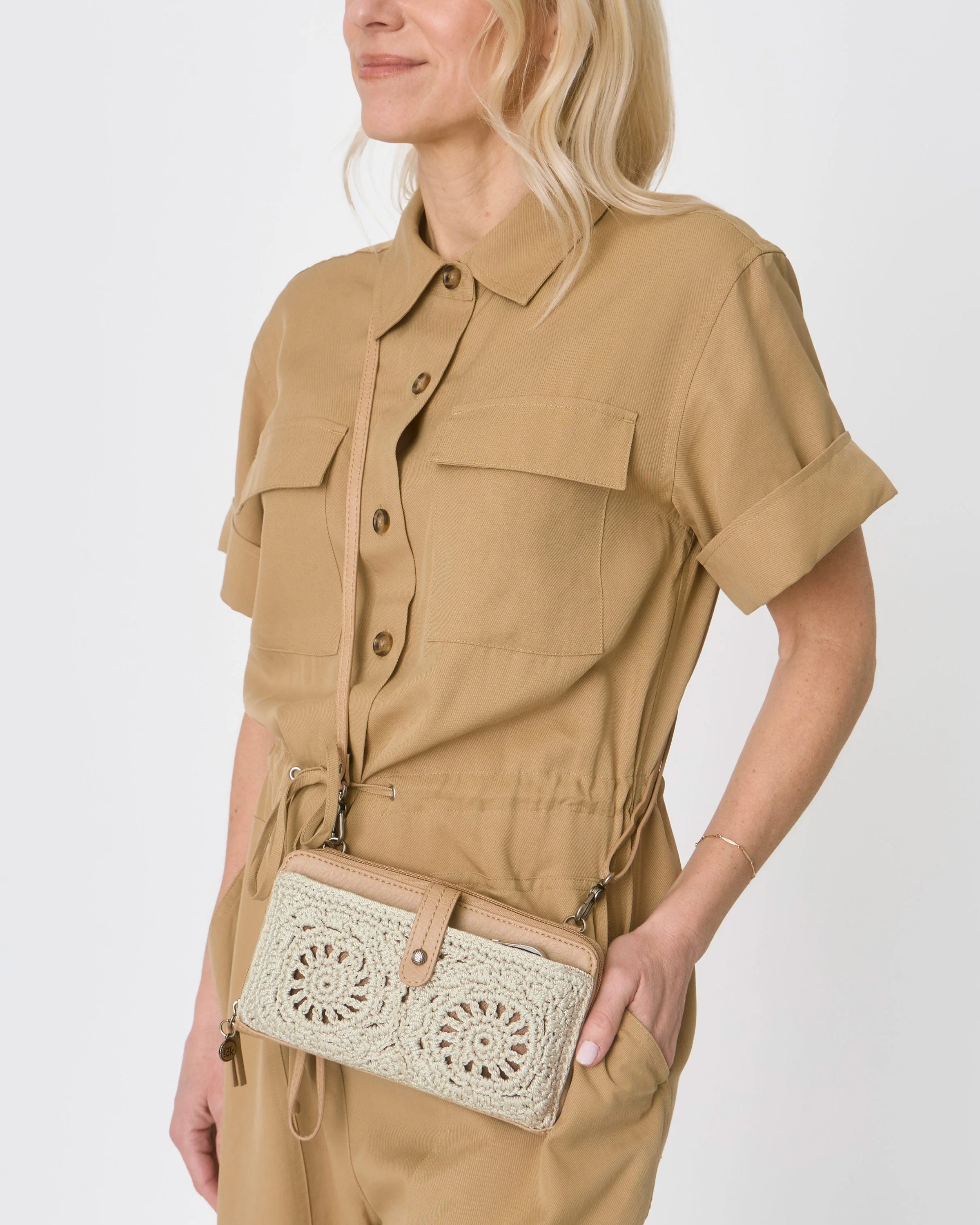 Iris Smartphone Wallet - Hand Crochet - Natural Medallion - Mycitystee